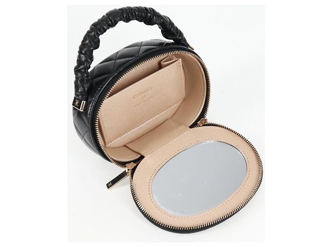 CHANEL Pochette Matelassé in Pelle di Agnello Nera Oro CC Auth 132970M Nero D'oro - vista 9