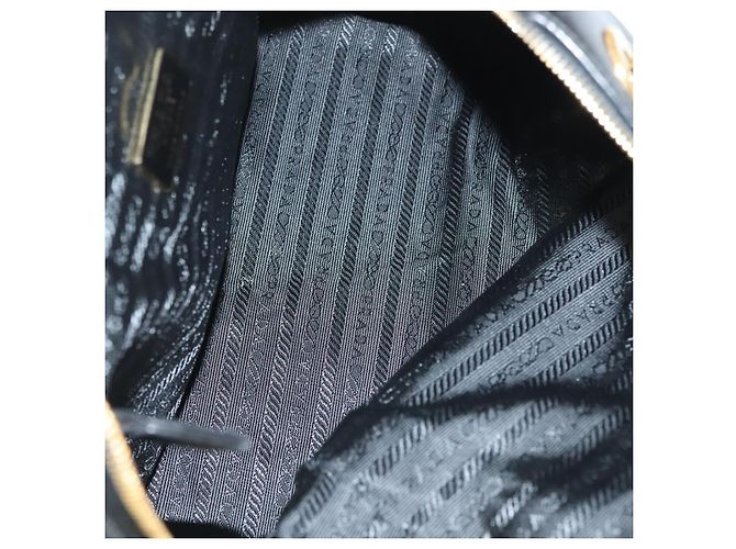 Borsa a spalla con catena Prada in pelle nera e oro Auth yk18939 Nero D'oro - vista 10