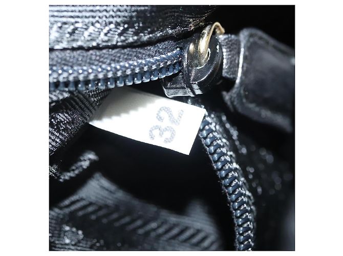 Borsa a spalla con catena Prada in pelle nera e oro Auth yk18939 Nero D'oro - vista 11