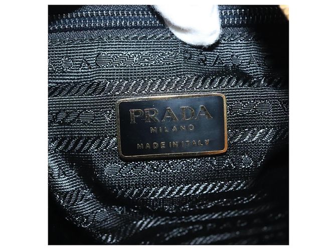Borsa a spalla con catena Prada in pelle nera e oro Auth yk18939 Nero D'oro - vista 20