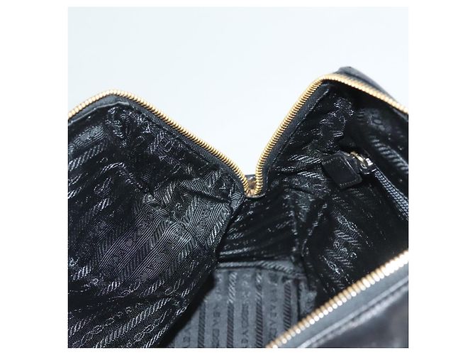 Borsa a spalla con catena Prada in pelle nera e oro Auth yk18939 Nero D'oro - vista 22