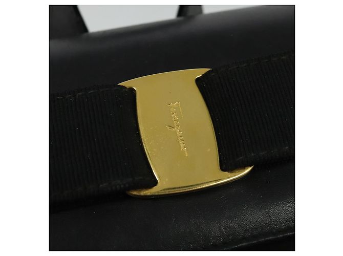 Zaino Vala Vala in suede nero e oro Auth 133755 di Salvatore Ferragamo D'oro - vista 18