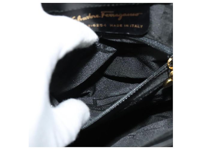 Zaino Vala Vala in suede nero e oro Auth 133755 di Salvatore Ferragamo D'oro - vista 21