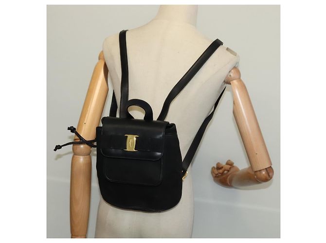 Zaino Vala Vala in suede nero e oro Auth 133755 di Salvatore Ferragamo D'oro - vista 22
