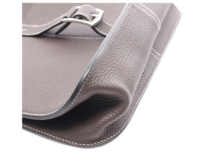 Hermès Halzan 31 in Taurillon Clemence Marrone Marrone scuro - vista 6