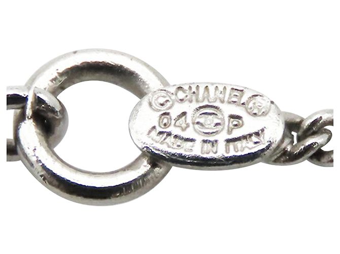 Chanel Silber CC Silberbeschichtete Emaille Herz- und Kleeblatt-Anhänger-Halskette - Ansicht 4