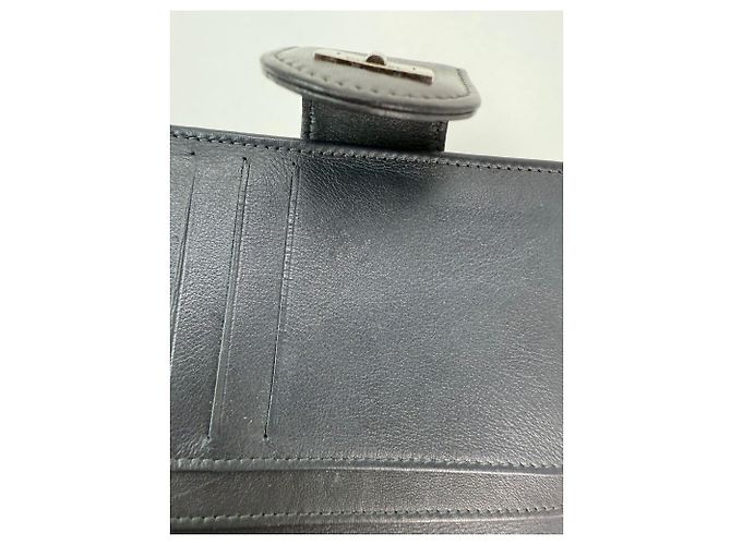 Chanel 2.55 Reissue Compact Wallet aus gealtertem Kalbsleder in Grau mit Reißverschluss - Ansicht 10