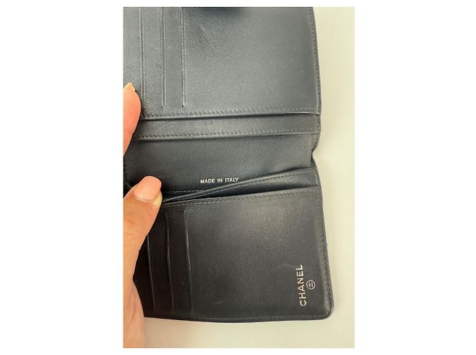 Chanel 2.55 Reissue Compact Wallet aus gealtertem Kalbsleder in Grau mit Reißverschluss - Ansicht 6