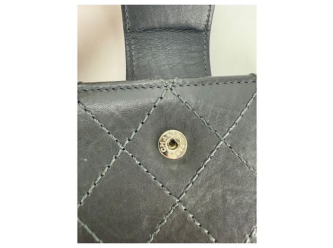 Chanel 2.55 Reissue Compact Wallet aus gealtertem Kalbsleder in Grau mit Reißverschluss - Ansicht 9