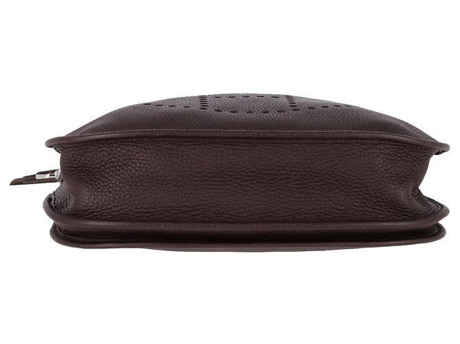 Evelyne Borsa a tracolla Hermès Evelyn III PM in pelle Clemence marrone Rosso Bordò - vista 4