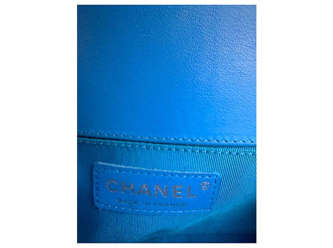 Borsa Chanel Boy blu in pelle verniciata - vista 10