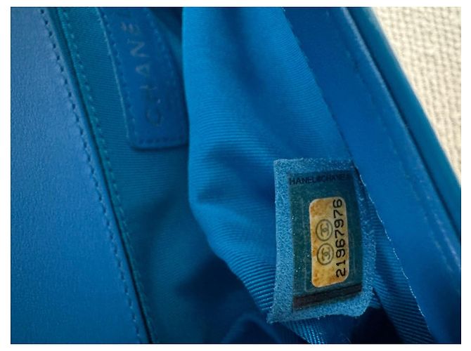 Borsa Chanel Boy blu in pelle verniciata - vista 11