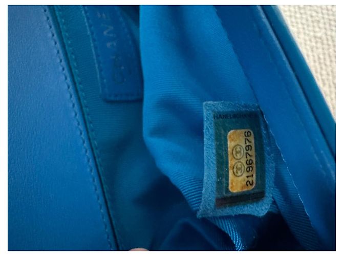 Borsa Chanel Boy blu in pelle verniciata - vista 9