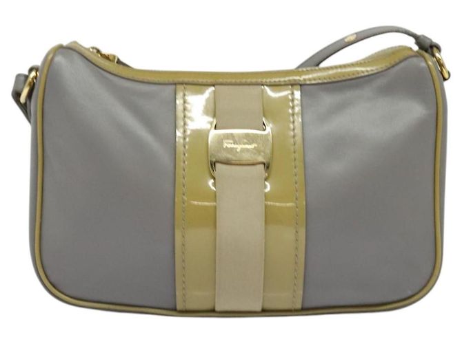 Borsa a Spalla Salvatore Ferragamo Vala in Pelle Grigia Oro Auth 135353 Marrone D'oro - vista 13