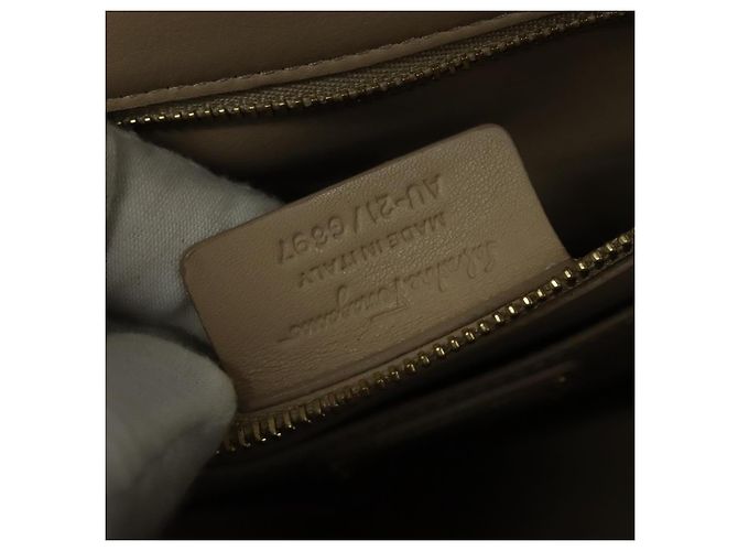 Borsa a mano Vala in pelle 2 in 1 beige e oro Auth BA4303 di Salvatore Ferragamo - vista 12