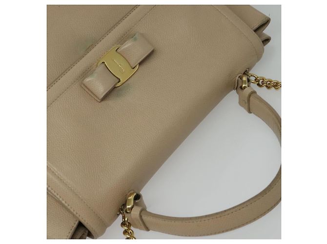 Borsa a mano Vala in pelle 2 in 1 beige e oro Auth BA4303 di Salvatore Ferragamo - vista 6