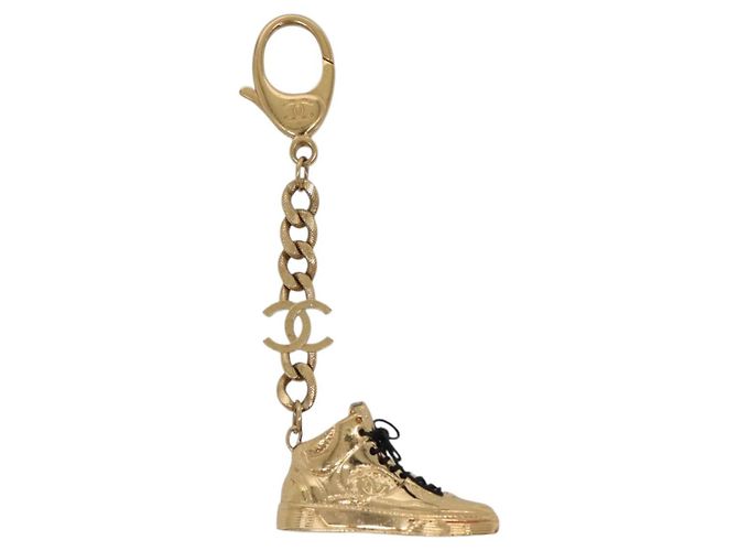 Llave CHANEL metal dorado CC Auth 136338 - vista 2