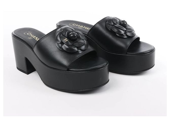 Timeless Mule in pelle Camelia di Chanel in nero, taglia 38,5 EU - vista 2