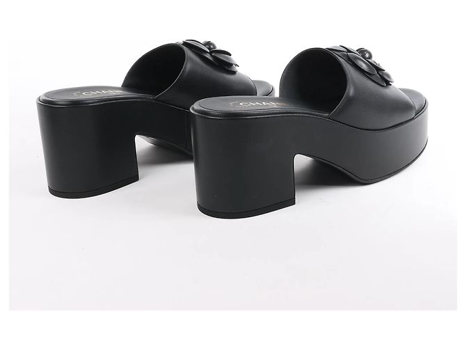 Timeless Mule in pelle Camelia di Chanel in nero, taglia 38,5 EU - vista 8