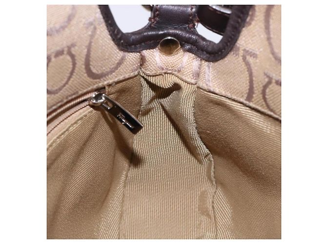 Borsa a mano Gancini in tela beige e argento di Salvatore Ferragamo Auth bs28514 - vista 17