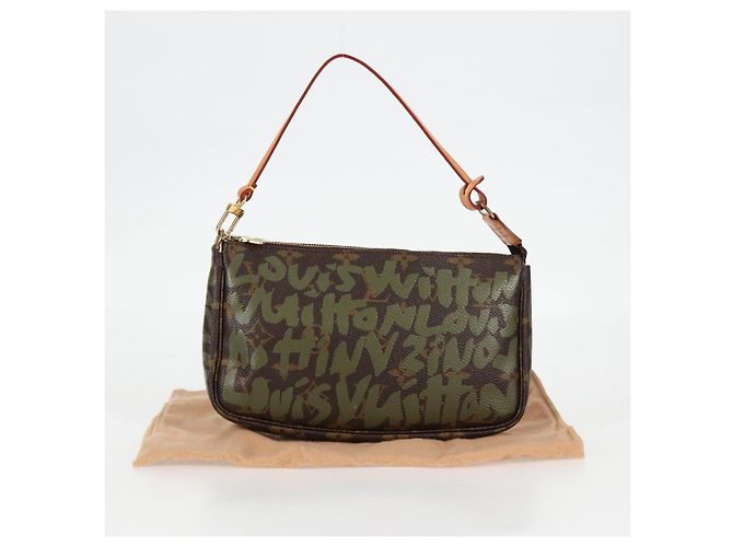 LOUIS VUITTON Pochette Accessoires Graffiti Pouch Khaki M92191 LV Auth ep10096V Caqui Monograma - vista 12