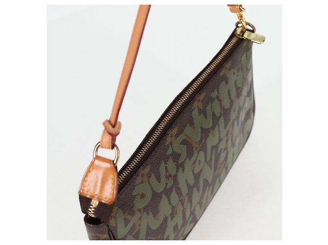 LOUIS VUITTON Pochette Accessoires Graffiti Pouch Khaki M92191 LV Auth ep10096V Caqui Monograma - vista 6