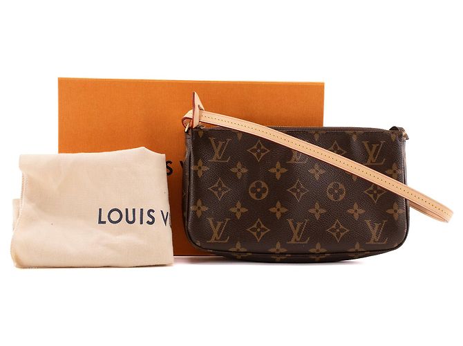 LOUIS VUITTON - Pochette Accessoires Louis Vuitton aus beschichtetem Monogramm-Canvas - Ansicht 9