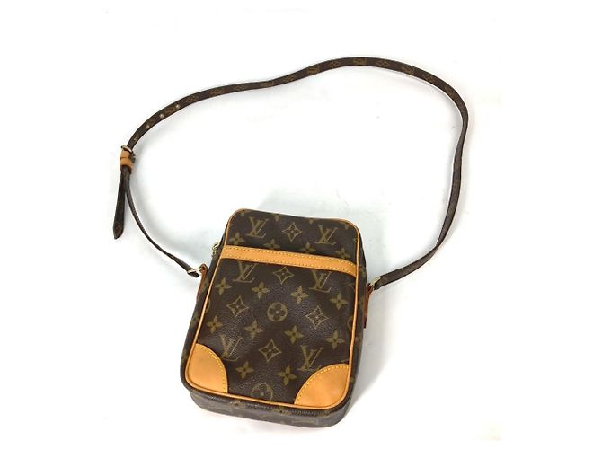 Bolso de Hombro Pochette Danube Monograma Louis Vuitton Castaño - vista 10