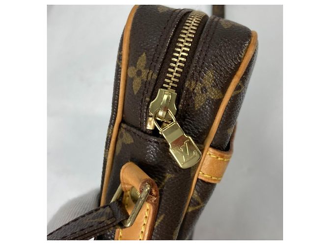 Bolso de Hombro Pochette Danube Monograma Louis Vuitton Castaño - vista 11