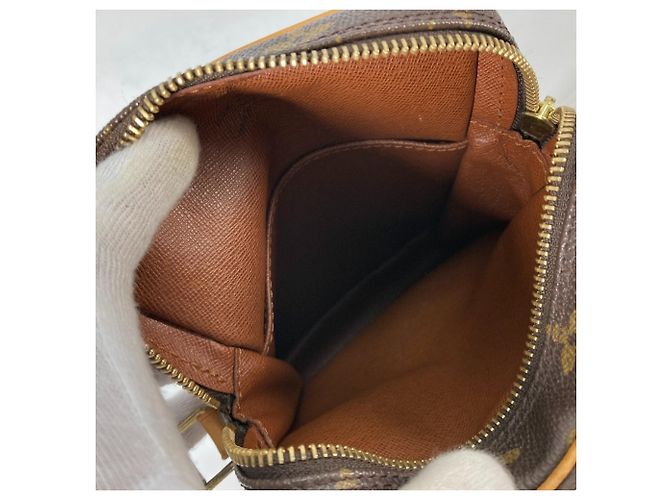 Bolso de Hombro Pochette Danube Monograma Louis Vuitton Castaño - vista 14