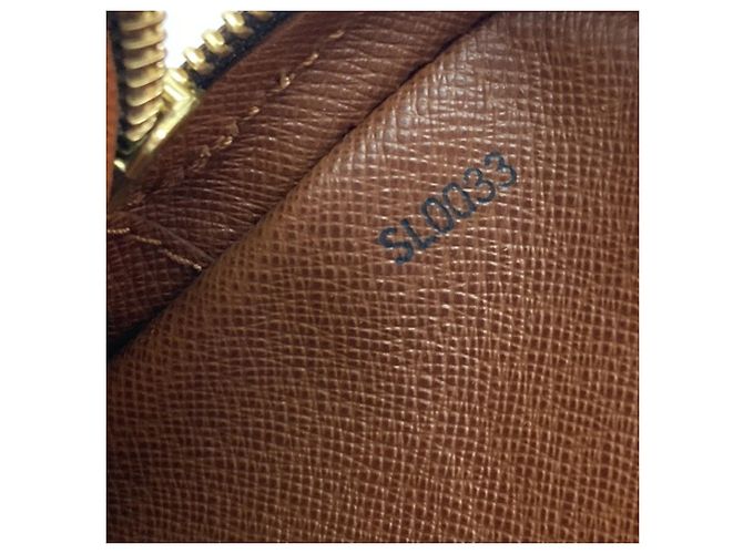 Bolso de Hombro Pochette Danube Monograma Louis Vuitton Castaño - vista 15