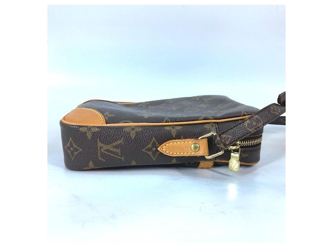Bolso de Hombro Pochette Danube Monograma Louis Vuitton Castaño - vista 3