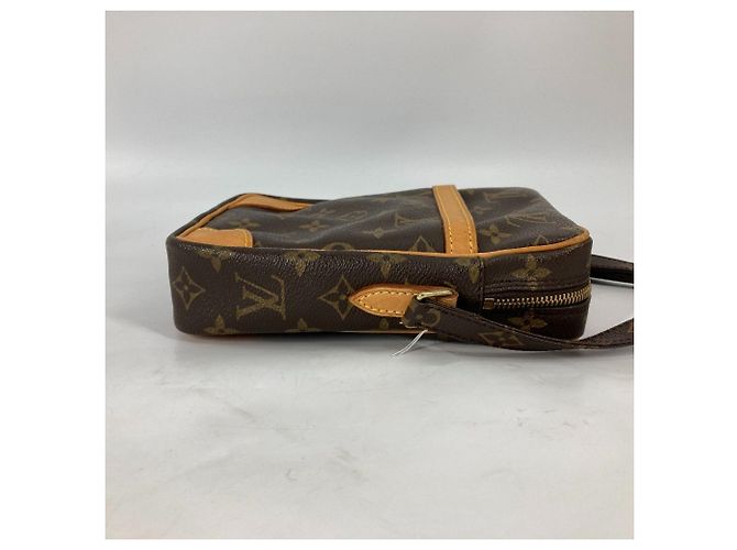Bolso de Hombro Pochette Danube Monograma Louis Vuitton Castaño - vista 4