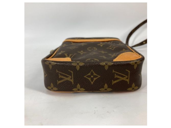 Bolso de Hombro Pochette Danube Monograma Louis Vuitton Castaño - vista 5