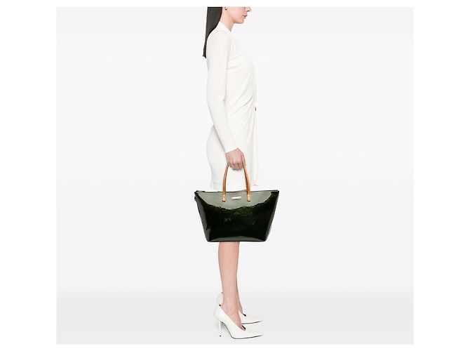 Louis Vuitton Monogram Vernis Bellevue GM Verde Verde scuro - vista 8