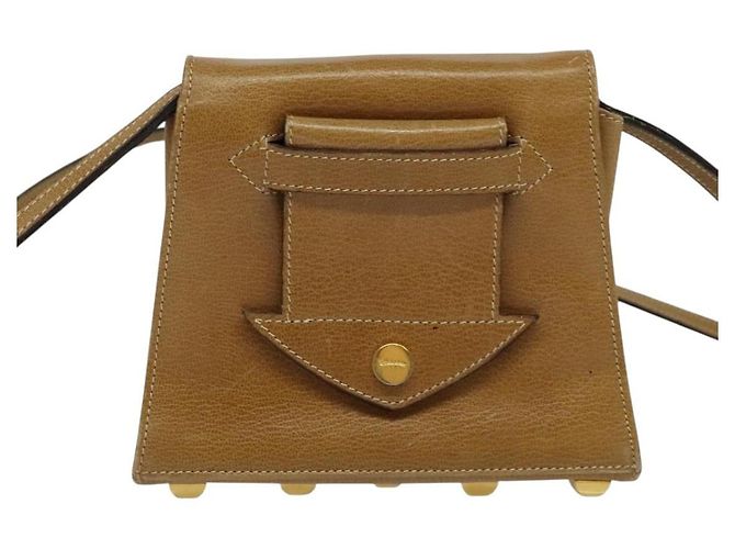 Borsa a Spalla Salvatore Ferragamo in Pelle Beige Oro Auth 133427 D'oro - vista 2