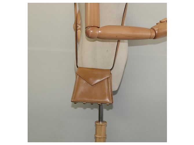 Borsa a Spalla Salvatore Ferragamo in Pelle Beige Oro Auth 133427 D'oro - vista 21