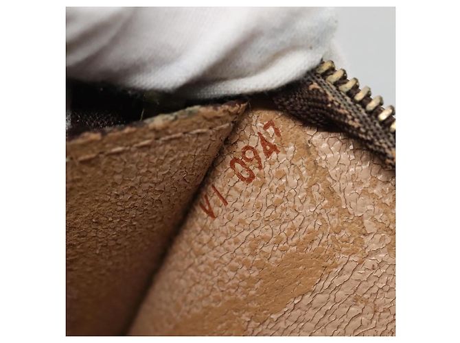 Bucket LOUIS VUITTON Monogramma Secchiello PM Pochette Accessorio LV Auth 136373 - vista 12