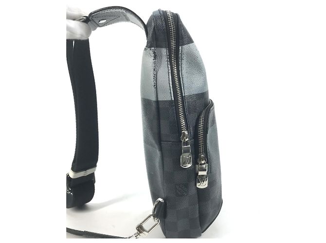 Borsa a tracolla Louis Vuitton N40403 Damier Graphite Giant Avenue Marrone Nero - vista 3