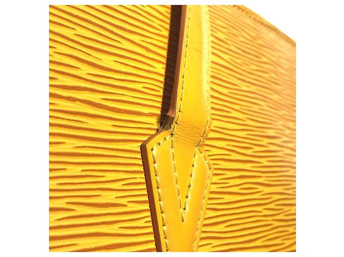 Borsa a Spalla Lussac in Pelle Epi Louis Vuitton Giallo - vista 14