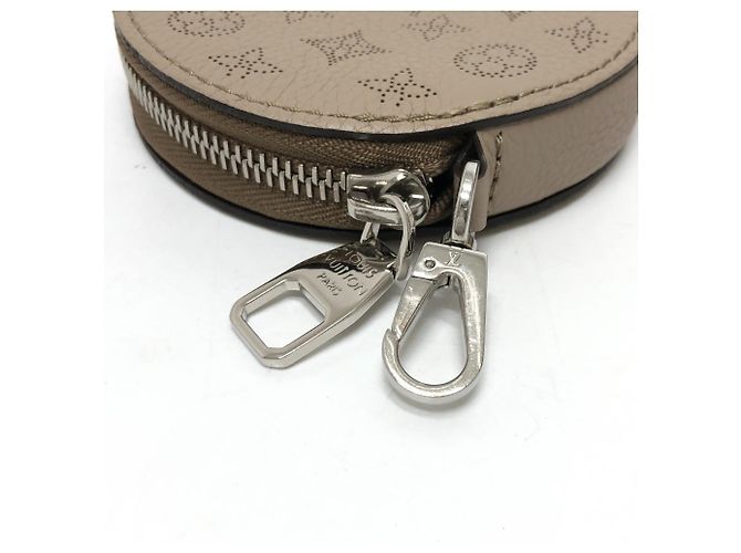Borsa Louis Vuitton Monogram Mahina Bella Beige - vista 12