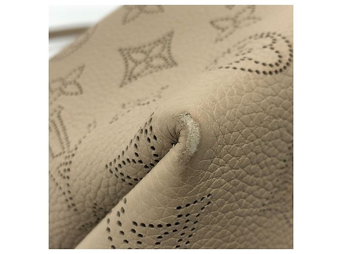 Borsa Louis Vuitton Monogram Mahina Bella Beige - vista 6