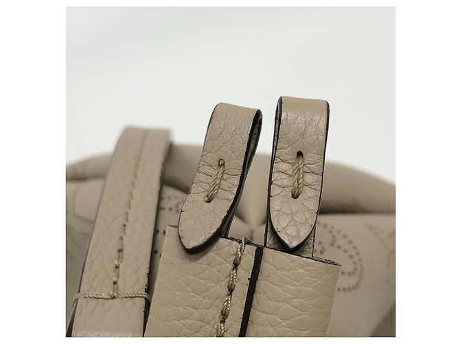 Borsa Louis Vuitton Monogram Mahina Bella Beige - vista 8