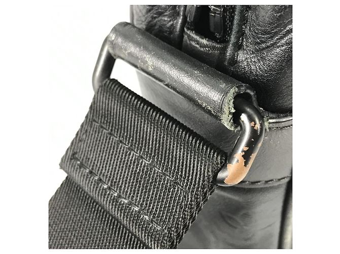 Borsa a spalla Pochette Danube PM Monogram Shadow di Louis Vuitton Nero - vista 12
