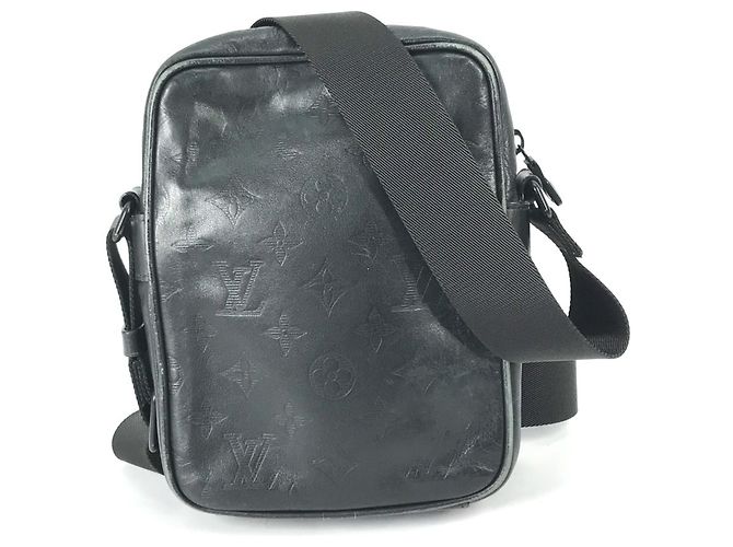 Borsa a spalla Pochette Danube PM Monogram Shadow di Louis Vuitton Nero - vista 2