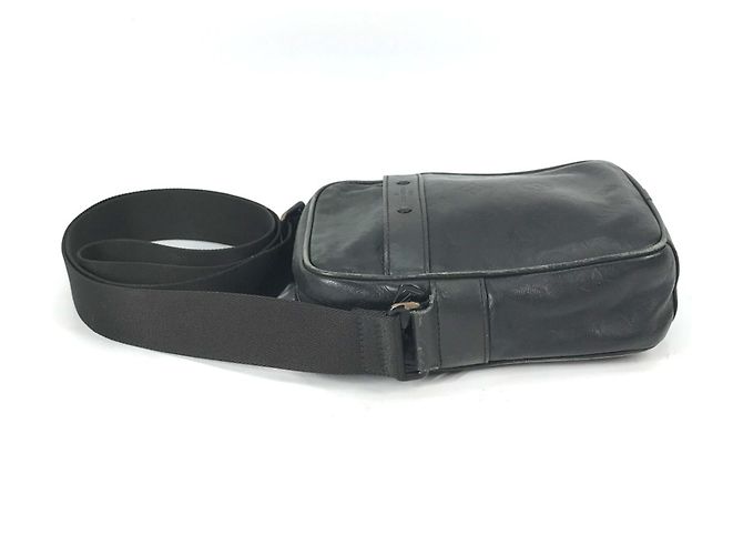 Borsa a spalla Pochette Danube PM Monogram Shadow di Louis Vuitton Nero - vista 3