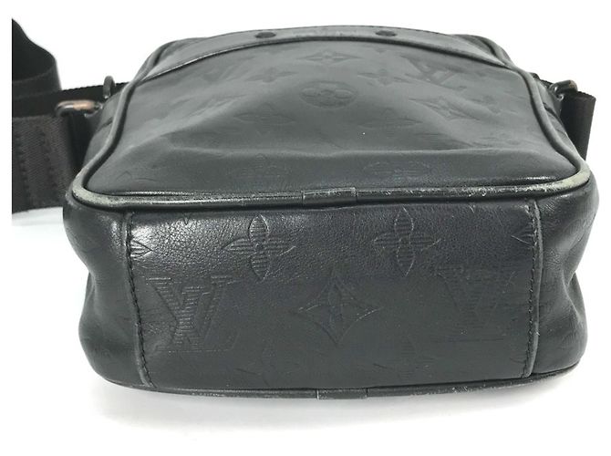Borsa a spalla Pochette Danube PM Monogram Shadow di Louis Vuitton Nero - vista 4