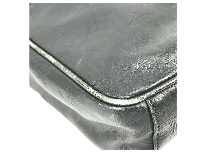 Borsa a spalla Pochette Danube PM Monogram Shadow di Louis Vuitton Nero - vista 5