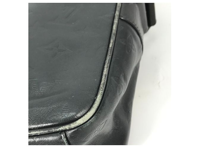 Borsa a spalla Pochette Danube PM Monogram Shadow di Louis Vuitton Nero - vista 6