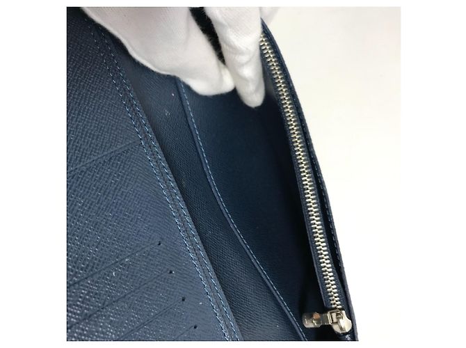 Cartera Larga Brazza en Taiga Louis Vuitton Azul - vista 11